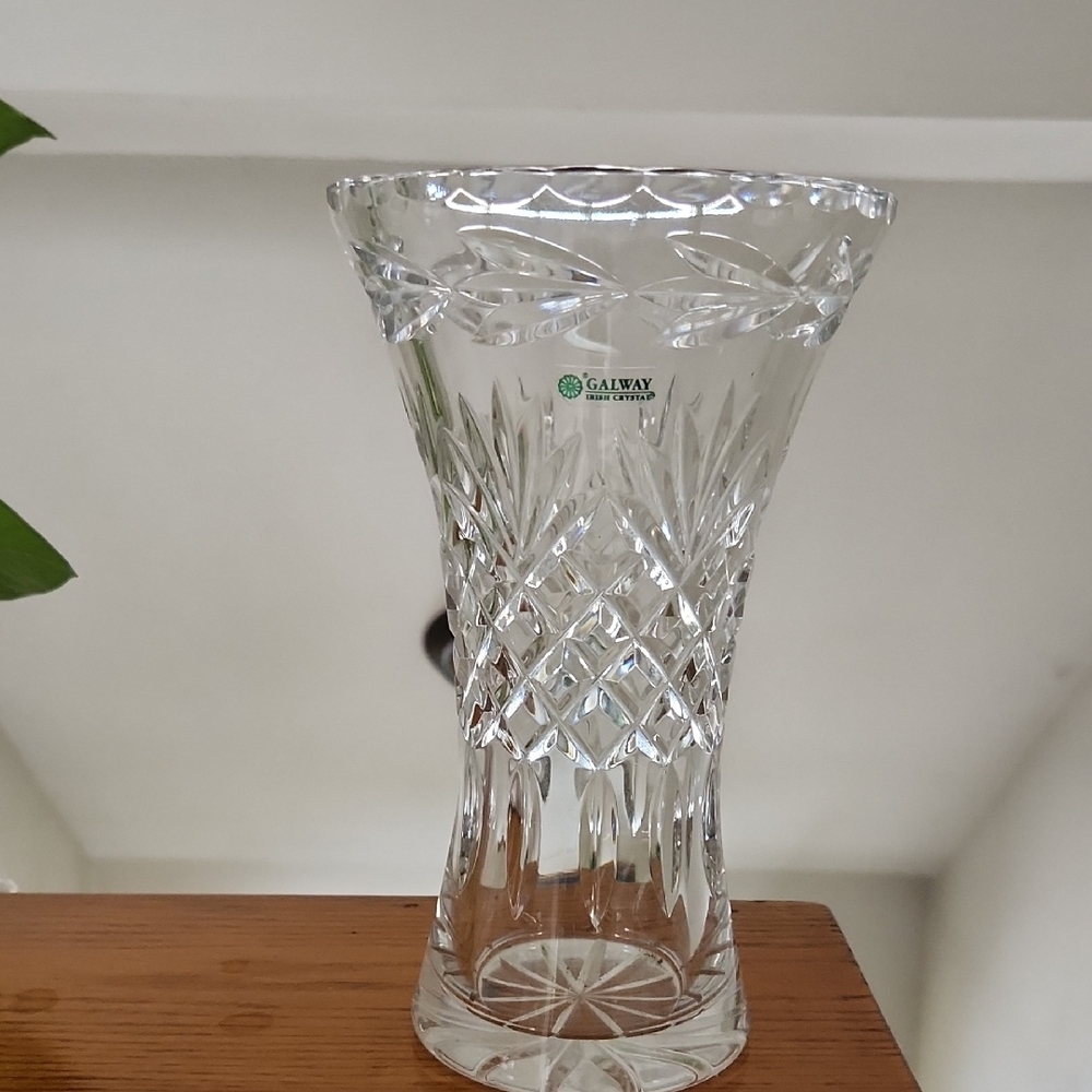 Crystal Vase - Elegant Clear Design